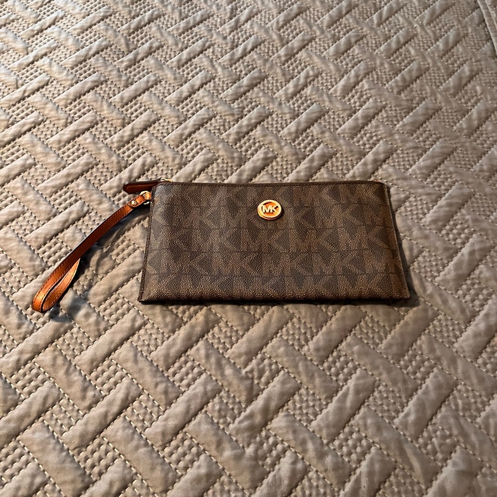 Michael Kors Fulton Large Zip  Wristlet MK Logo Brown Signature